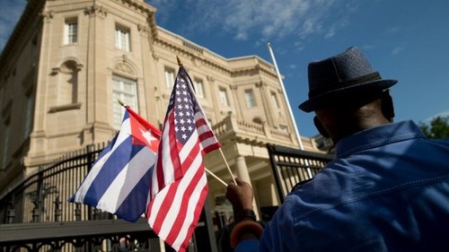 First Cuban Ambassador to US presents credentials at White House - ảnh 1